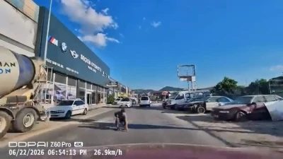 Yola d&uuml;ş&uuml;rd&uuml;ğ&uuml; eşyayı almak isterken saniyelerle &ouml;l&uuml;mden kurtuldu
