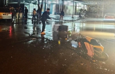 Yola kontrolsüz çıkan otomobil, motosikletle çarpıştı: 1 ölü
