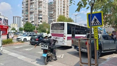 Yolcu minib&uuml;s&uuml;n&uuml;n yaya ge&ccedil;idinde &ccedil;arptığı gen&ccedil; kız &ouml;ld&uuml;
