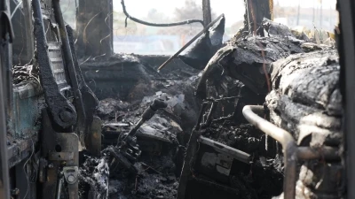 Yolcu otobüsü alevlere teslim oldu: Araç demir yığınına döndü
