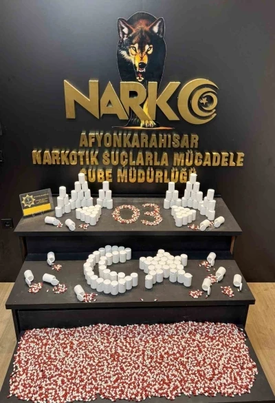 Yolcu otob&uuml;s&uuml;nde uyuşturucu hapla yakalanan şahıs tutuklandı
