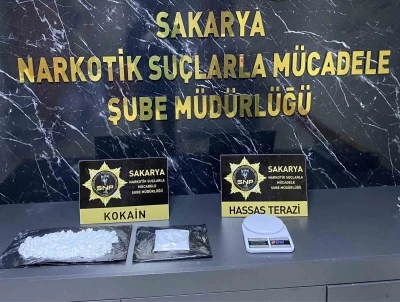 Yolcu otob&uuml;s&uuml;nde yarım kilo kokain ele ge&ccedil;irildi: 2 kişi tutuklandı
