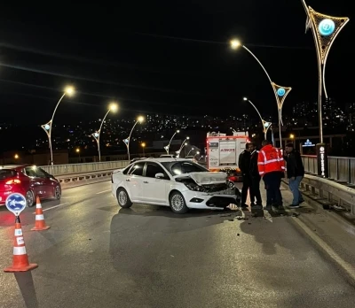 Yolda g&ouml;rd&uuml;kleri kazaya anında m&uuml;dahale eden A Takımı ikinci felaketi &ouml;nledi
