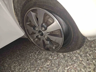 Yolda oluşan &ccedil;ukurlar kazalara davetiye &ccedil;ıkartıyor
