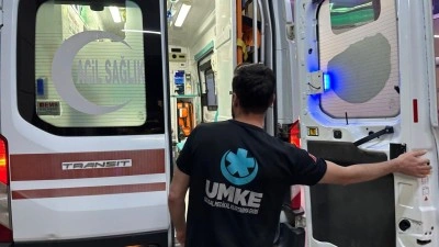 Yolda yürüyen vatandaşa başıboş sokak köpeği saldırısı!