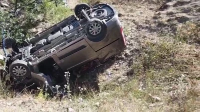 Yoldan çıkan minibüs şarampole uçtu: 6 yaralı
