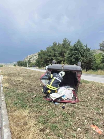 Yoldan &ccedil;ıkan otomobil takla attı: 2 yaralı
