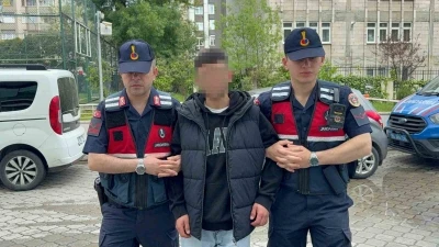 Yolu kesilip &ouml;l&uuml;m&uuml;ne d&ouml;v&uuml;ld&uuml;:  G&ouml;zaltına alınan 17 yaşındaki &ccedil;ocuk adli kontrol şartıyla serbest
