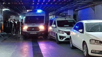 Yolun karşısına geçerken otomobilin çarptığı genç hayatını kaybetti
