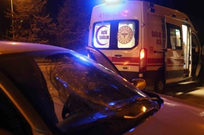 Yolun karşısına ge&ccedil;erken otomobilin &ccedil;arptığı yaya yaralandı
