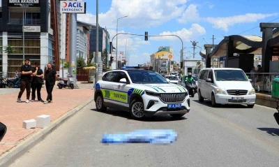 Yolun karşısına ge&ccedil;mek isteyen 13 yaşındaki &ccedil;ocuk kazada hayatını kaybetti

