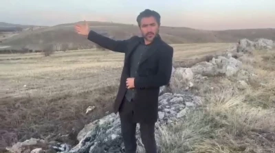 Yolunu şaşıran karaca bozkırın ortasında görüntülendi
