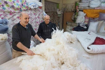 Yorgancılık ve halla&ccedil;lık, iğne iplikle geleceğe tutunmaya &ccedil;alışıyor

