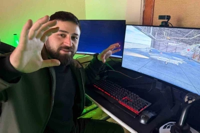 Youtuber gen&ccedil;ten &ccedil;atı katından sanal F-16 eğitimi
