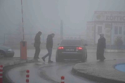 Yozgat sis altında kayboldu, g&ouml;r&uuml;ş mesafesi 10 metreye kadar d&uuml;şt&uuml;
