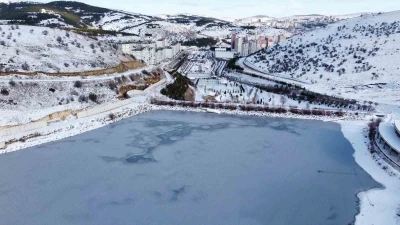 Yozgat&rsquo;ta kar yağışının ardından soğuk hava etkili oldu, g&ouml;letler dondu
