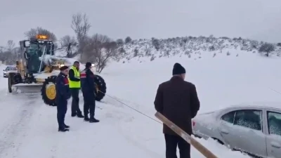Yozgat&rsquo;ta karla m&uuml;cadele aralıksız s&uuml;r&uuml;yor
