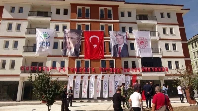 Yozgat’ta yapımı tamamlanan 184 konut ve 9 iş yeri hak sahiplerine teslim edildi

