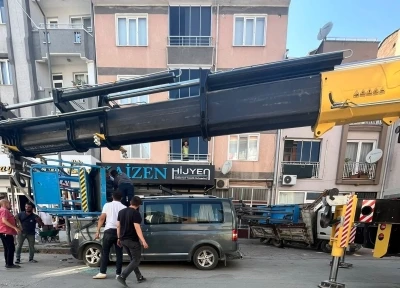 Y&uuml;k asans&ouml;r&uuml; minib&uuml;s&uuml;n &uuml;zerine devrildi
