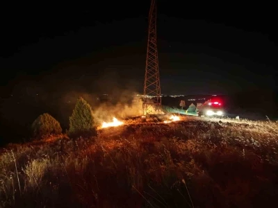Yüksek gerilim hattı altında çıkan yangın korkuttu
