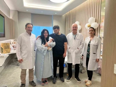 Y&uuml;ksek riskli gebelik mutlu sona bitti, Barlas bebek d&uuml;nyaya geldi
