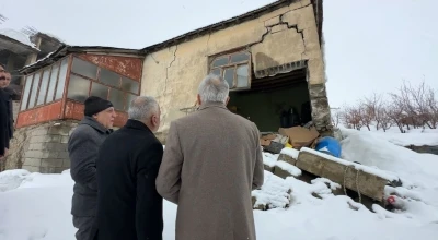 Y&uuml;ksekova&rsquo;da evi &ccedil;&ouml;ken yaşlı kadına devlet şefkati: "Yalnız bırakmayacağız"
