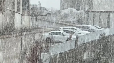 Y&uuml;ksekova&rsquo;da kar ve sis etkili oldu: G&ouml;r&uuml;ş mesafesi 20 metreye d&uuml;şt&uuml;
