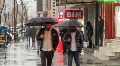 Y&uuml;ksekova&rsquo;da sağanak yağış etkili oldu
