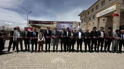 Y&uuml;ksekova&rsquo;da T&Uuml;BİTAK şenliği: Bilim ve y&ouml;resel lezzetler bu fuarda buluştu
