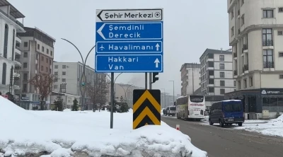 Y&uuml;ksekova&rsquo;da u&ccedil;ak seferlerine kar ve sis engeli
