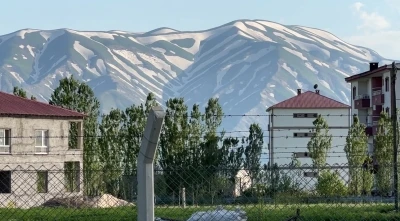 Y&uuml;ksekova&rsquo;nın "zebra" g&ouml;r&uuml;n&uuml;ml&uuml; karlı dağları ilgi g&ouml;r&uuml;yor

