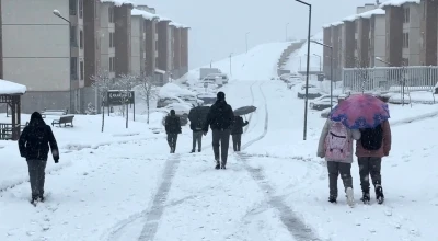Y&uuml;ksekova nisan ayında karla kaplandı
