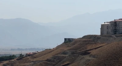 Yüksekova’yı toz bulutu kapladı: Cilo dağları gözden kayboldu
