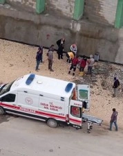 Y&uuml;ksekten d&uuml;şen inşaat iş&ccedil;isi yaralandı