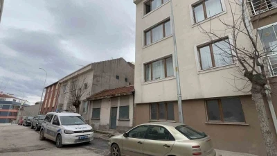Y&uuml;ksekten d&uuml;ş&uuml;p ağır yaralanan &ccedil;ocuk komada
