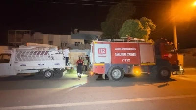 Y&uuml;kselen alevler mahalleliyi sokağa d&ouml;kt&uuml;
