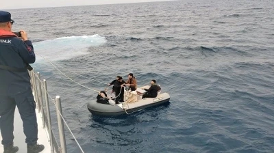 Yunanistan&rsquo;ın geri ittiği 6 g&ouml;&ccedil;men kurtarıldı, 1 g&ouml;&ccedil;men ka&ccedil;ak&ccedil;ısı yakalandı
