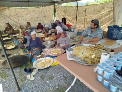 Yunus Pınarı Mezarlığında geleneksel bayram buluşması
