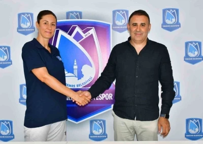 Yunusemre Belediyespor Voleybol Kadın Takımının başına Seda Çarıkçı getirildi
