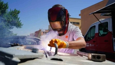 Yunusemre&rsquo;de &ccedil;&ouml;p konteynerlerine yaz mesaisi
