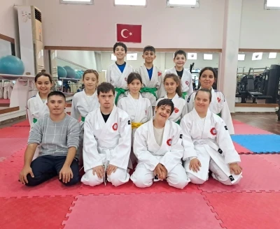 Yunusemre&rsquo;de down sendromlu bireylere y&ouml;nelik judo kursları başladı
