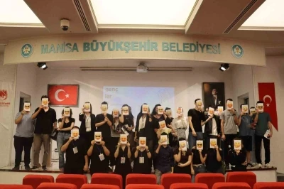 Yunusemre&rsquo;de gen&ccedil;ler &lsquo;A&ccedil;ık mikrofon&rsquo; etkinliğinde s&ouml;z aldı
