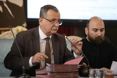 Yunusemre Meclisi&rsquo;nde &Ouml;zg&uuml;r &Ouml;zel gerginliği

