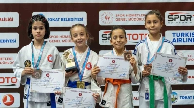 Yunusemre&rsquo;nin minik judocuları T&uuml;rkiye&rsquo;yi salladı
