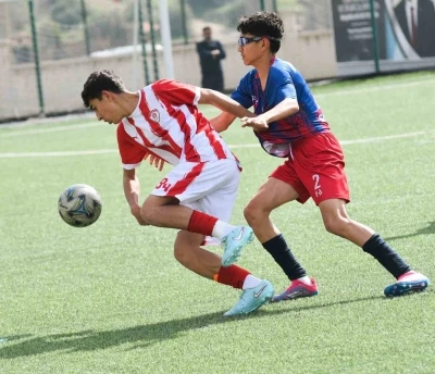 Yunusemre&rsquo;nin U16&rsquo;ları T&uuml;rkiye Şampiyonası&rsquo;na katılmaya hak kazandı
