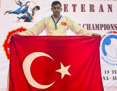 Yunusemreli veteran judocudan çifte madalya
