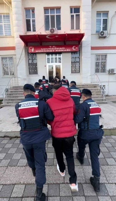 Yurt dışına ka&ccedil;mak isterken yakalanan 5 kişi tutuklandı
