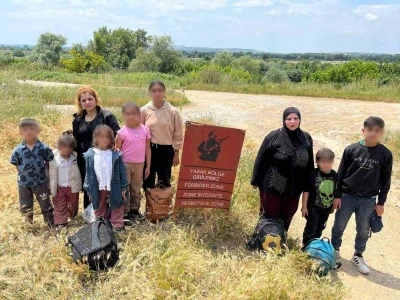 Yurt dışına ka&ccedil;mak isteyen 32 d&uuml;zensiz g&ouml;&ccedil;men sınır hattında yakalandı
