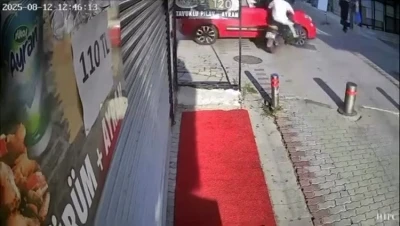 Yürüyüş yolunda motosiklet ile otomobil çarpıştı: 1 yaralı
