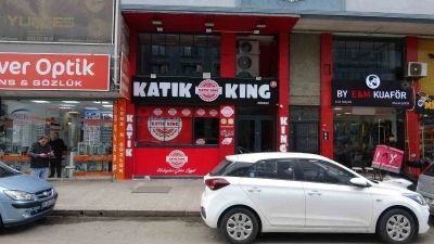 Yüzlerce kişinin zehirlendiği döner skandalında sanıklar mahkemeye çıkıyor
